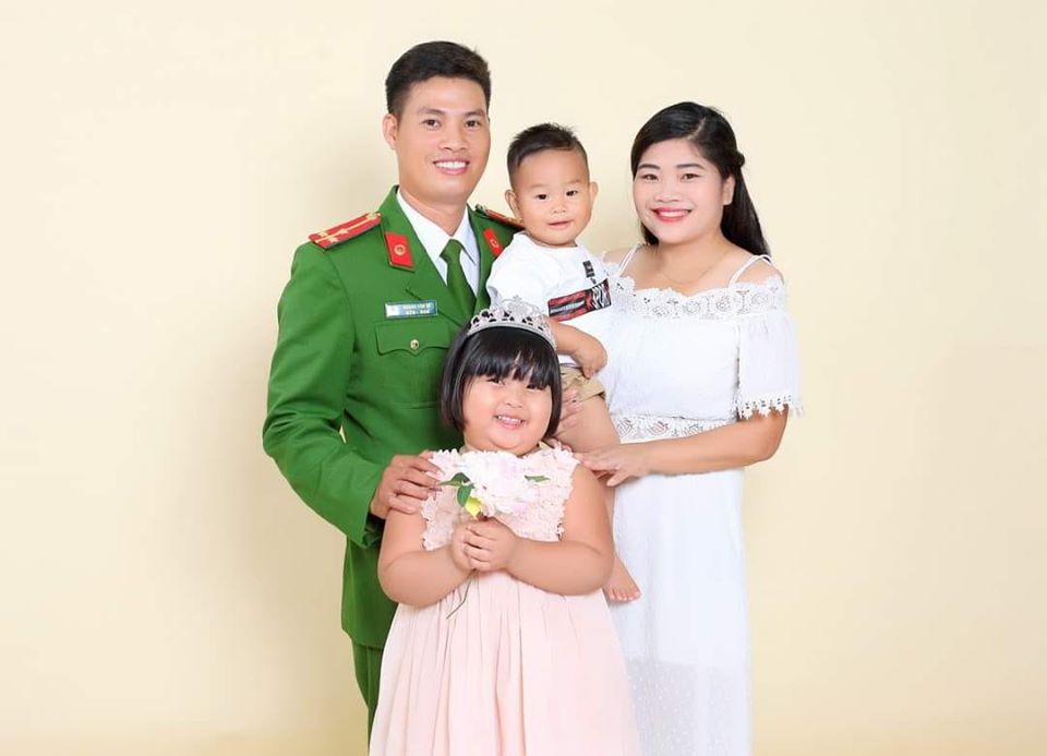 Thượng[-]úy[-]Hoàng[-]Văn[-]Bé,[-]người[-]cán[-]bộ[-]Đoàn[-]“Miệng[-]nói,[-]tay[-]làm”